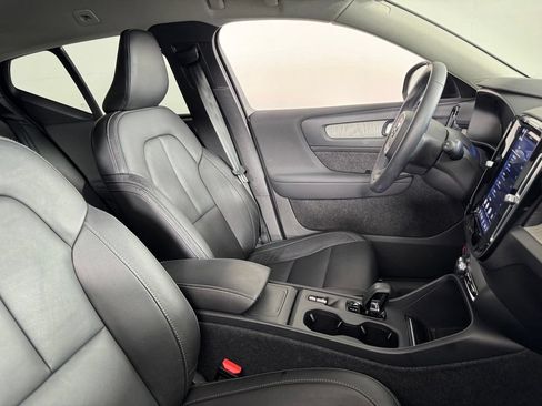 Certified 2023 Volvo XC40 B5 Core w/ Convenience Package AWD/4WD image 2