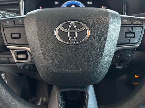 Used 2025 Toyota Camry LE image 27