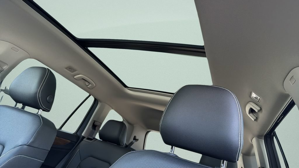 New 2026 Volkswagen Atlas SE FWD image 17