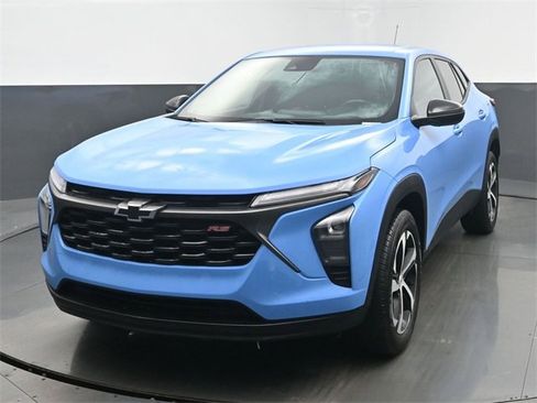 Certified 2024 Chevrolet Trax RS w/ Driver Confidence Package image 1