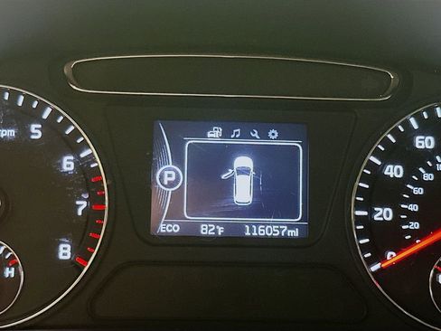 Used 2018 Kia Sorento FWD image 14