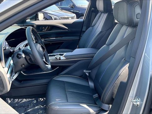 New 2026 Cadillac Lyriq Luxury RWD image 12