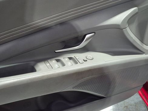 Used 2025 Hyundai Elantra SEL FWD image 13