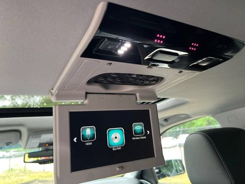 Used 2018 GMC Yukon SLT w/ Premium Edition RWD image 25