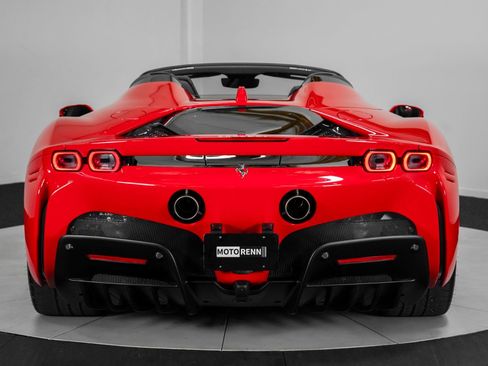 Used 2022 Ferrari SF90 Spider image 10