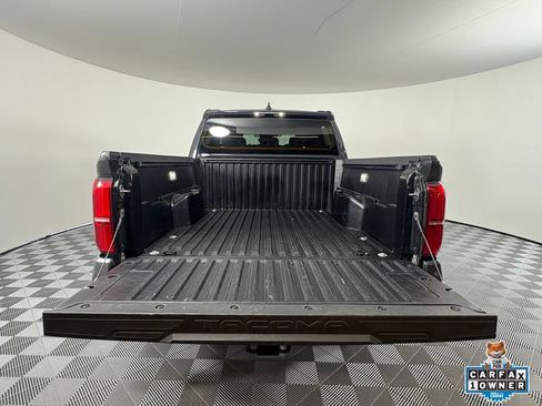 Certified 2022 Toyota Tacoma SR AWD/4WD image 10