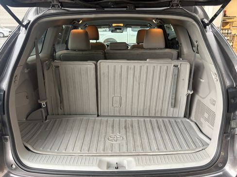 Used 2019 Toyota Highlander LE AWD/4WD image 28