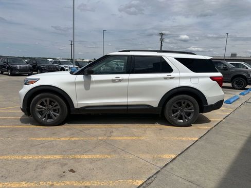 Used 2021 Ford Explorer XLT w/ Equipment Group 202A RWD image 4