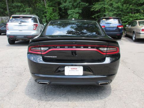 Used 2020 Dodge Charger SXT RWD image 6