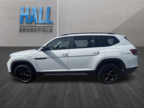 Certified 2024 Volkswagen Atlas Peak Edition SE AWD/4WD image 3