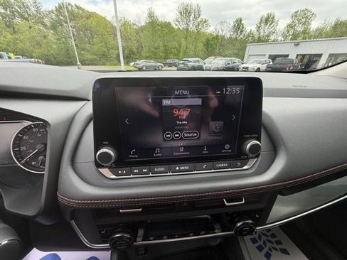 Used 2025 Nissan Rogue SV AWD/4WD image 21