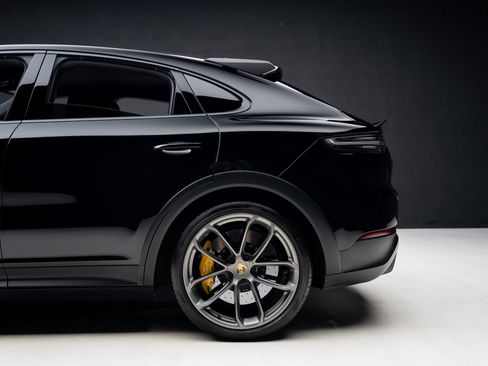 Used 2023 Porsche Cayenne Turbo GT image 19