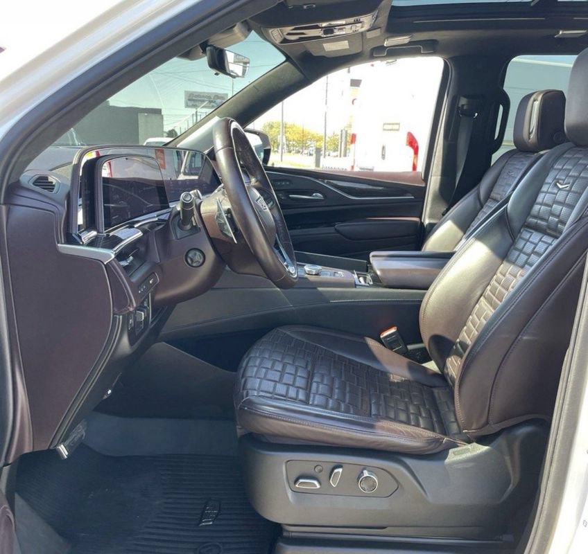 Used 2023 Cadillac Escalade ESV V AWD/4WD image 5