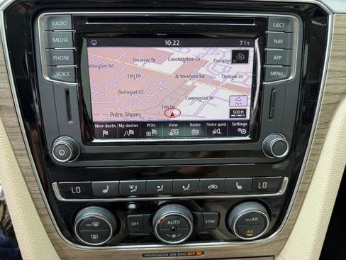 Used 2018 Volkswagen Passat 2.0T SE image 15