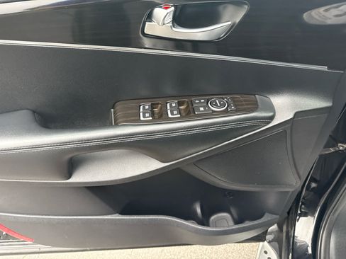 Used 2020 Kia Sorento LX FWD image 10