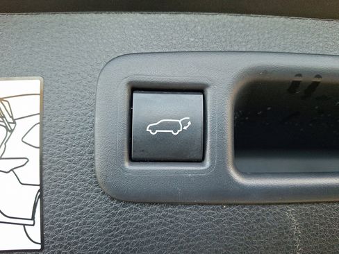 Certified 2024 Toyota Highlander XLE image 30