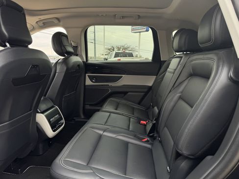 Used 2024 Lincoln Nautilus Premier w/ Equipment Group 102A image 28