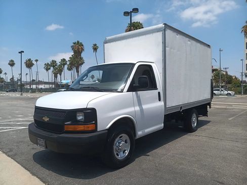 Used 2016 Chevrolet Express 3500 RWD image 3