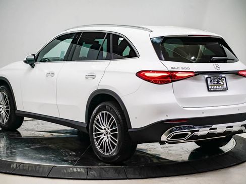 Used 2025 Mercedes-Benz GLC 300 image 2