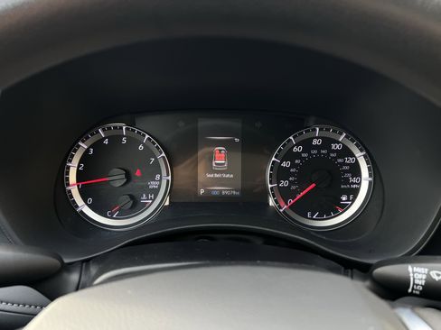 Used 2020 Toyota Highlander L image 21