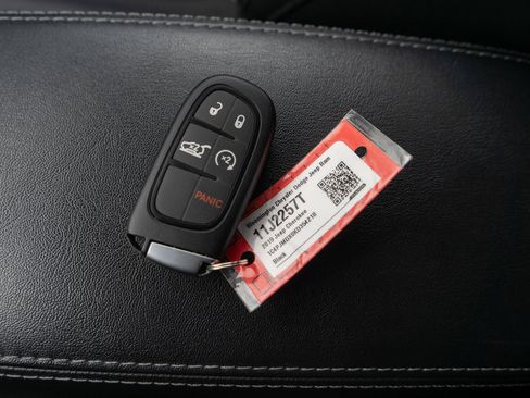 Used 2019 Jeep Cherokee High Altitude AWD/4WD image 32