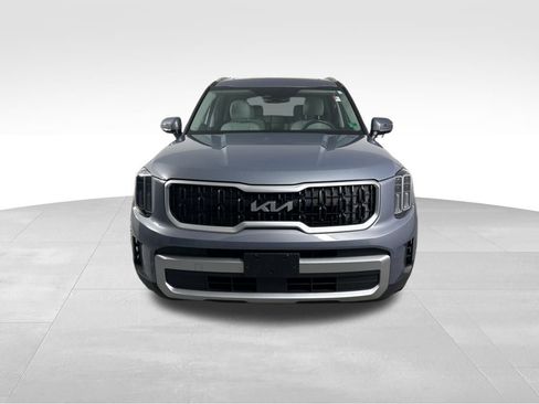 Used 2023 Kia Telluride EX w/ EX Captain's Chair Package image 9
