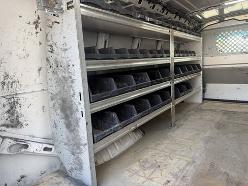 Used 2017 Chevrolet Express 3500 RWD image 31
