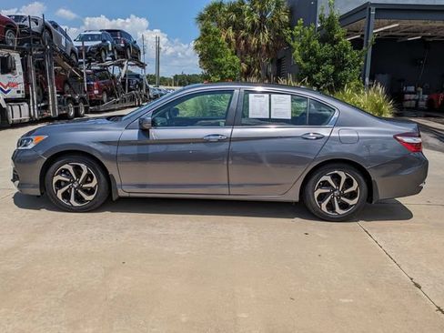 Used 2017 Honda Accord EX image 9