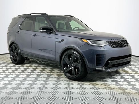 Certified 2025 Land Rover Discovery Dynamic SE image 3