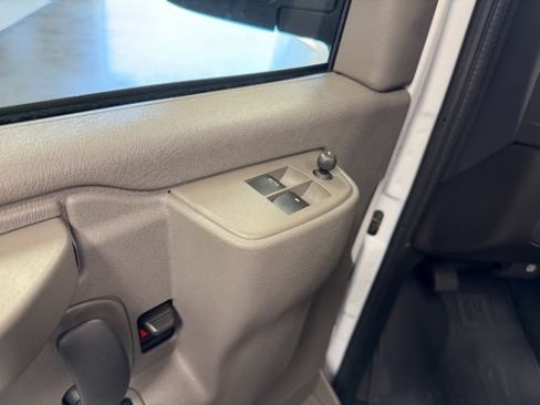 Used 2025 GMC Savana 3500 LT w/ LT Preferred Equipment Group RWD image 11