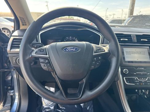 Used 2019 Ford Fusion SE FWD image 15