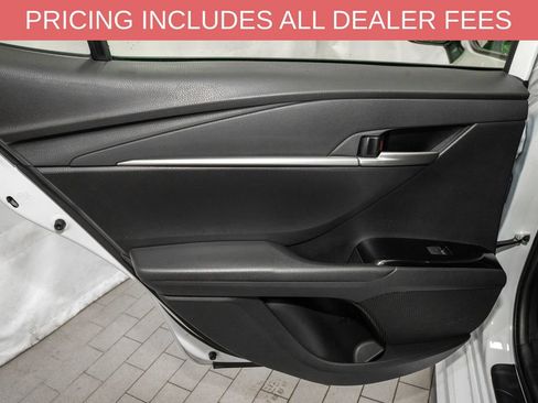 Used 2025 Toyota Camry SE FWD image 9