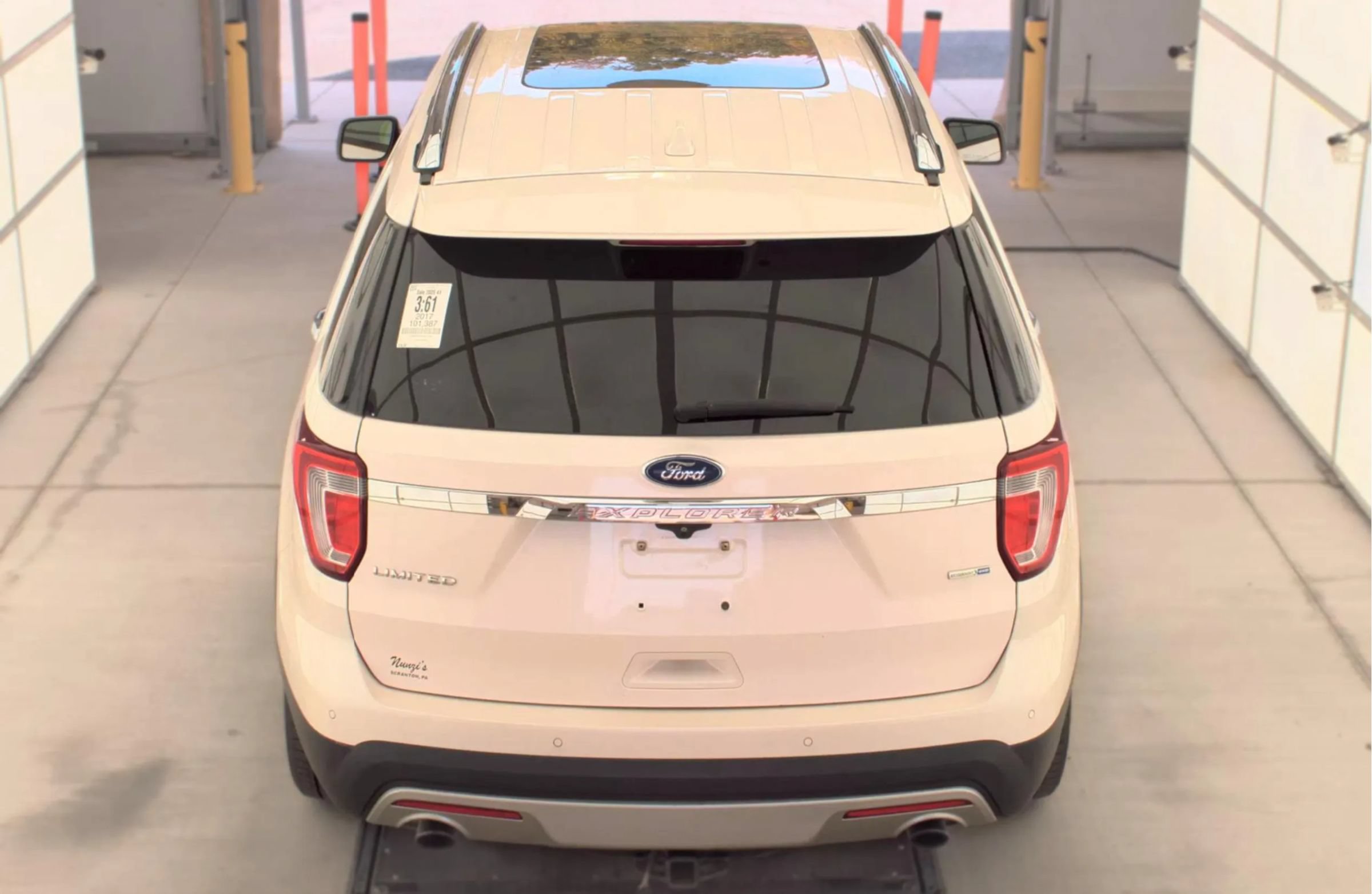 Used 2017 Ford Explorer Limited w/ Equipment Group 303A AWD/4WD image 6