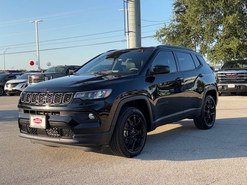 Used 2026 Jeep Compass Latitude AWD/4WD image 7