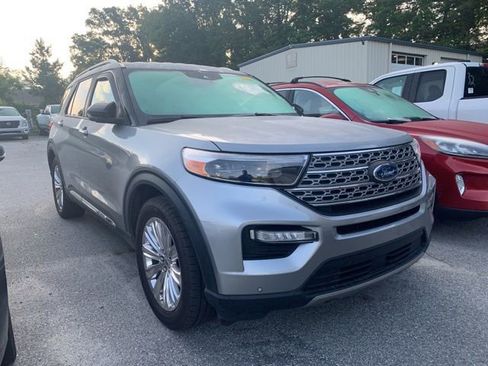 Used 2022 Ford Explorer Limited w/ Equipment Group 301A RWD image 2