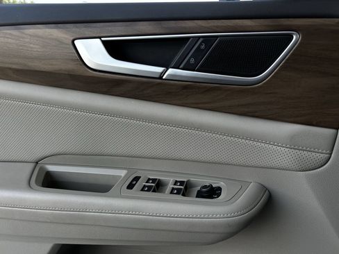 Used 2024 Volkswagen Atlas SE w/ Panoramic Sunroof Package FWD image 24