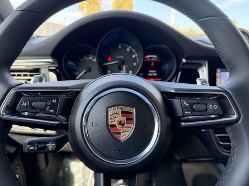 Certified 2025 Porsche Macan image 35
