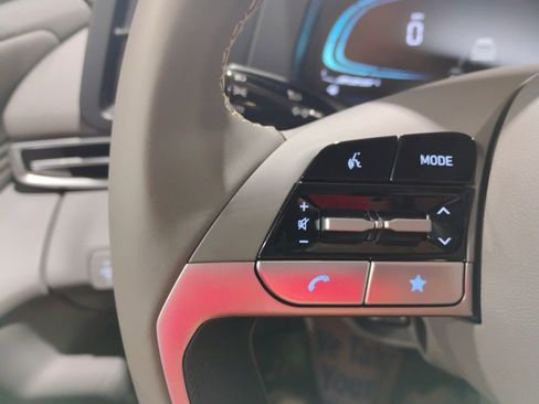 Used 2025 Hyundai Elantra Sport image 32