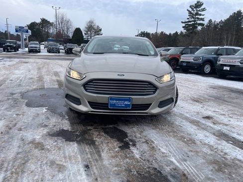 Used 2015 Ford Fusion SE image 4