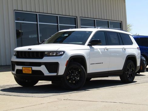 New 2026 Jeep Grand Cherokee L 4WD image 12
