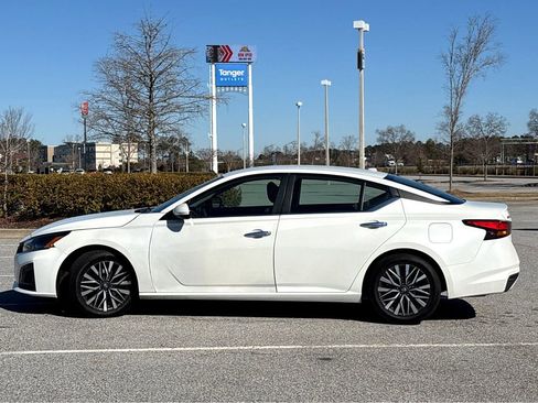 Used 2023 Nissan Altima 2.5 SV FWD image 24