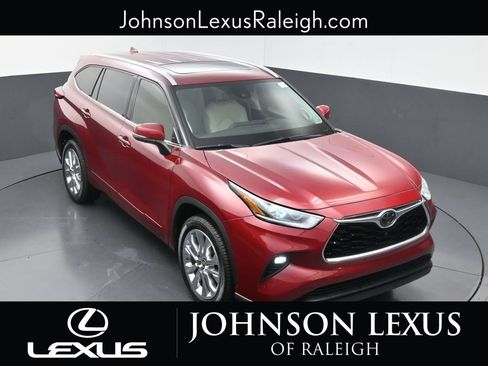Used 2020 Toyota Highlander Limited FWD image 24