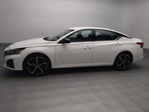 Used 2024 Nissan Altima 2.5 SR FWD image 2