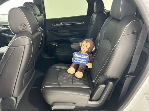 Used 2024 Buick Enclave Avenir w/ Avenir Technology Package image 21