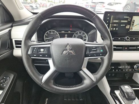 Used 2025 Mitsubishi Outlander SE AWD/4WD image 23