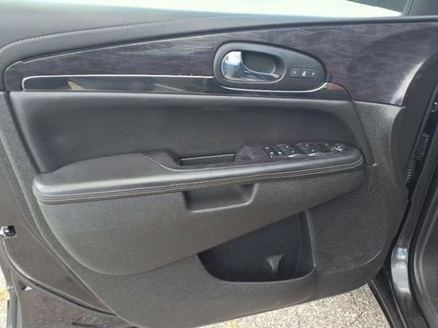 Used 2017 Buick Enclave Leather image 12