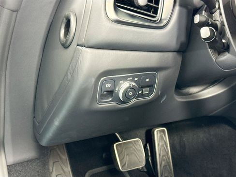 Used 2023 Aston Martin V8 Vantage Roadster RWD image 10