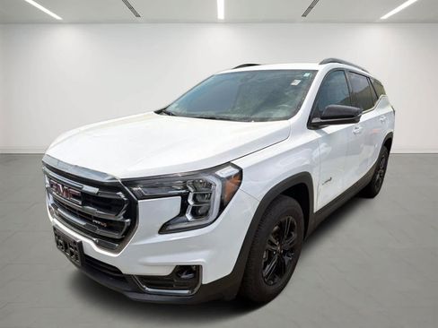 Used 2024 GMC Terrain AT4 AWD/4WD image 3