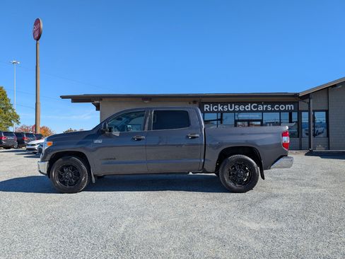 Used 2017 Toyota Tundra SR5 w/ SR5 Upgrade Package image 11