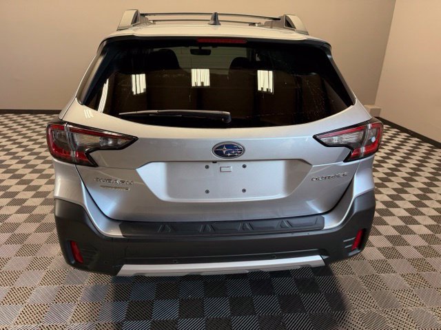 Used 2022 Subaru Outback Limited AWD/4WD image 11